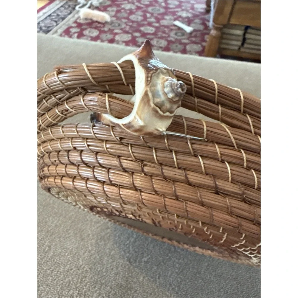 Round Wicker Decorative Basket Brown with Seashell Handles (TD)